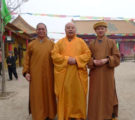 保定市真觉禅寺(大慈阁)住持真广法师与清苑县观音寺住持真源法师等